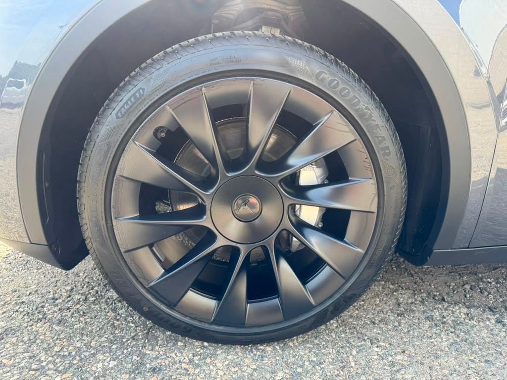 Used 2023 Tesla Model Y Long Range AWD/4WD image 11