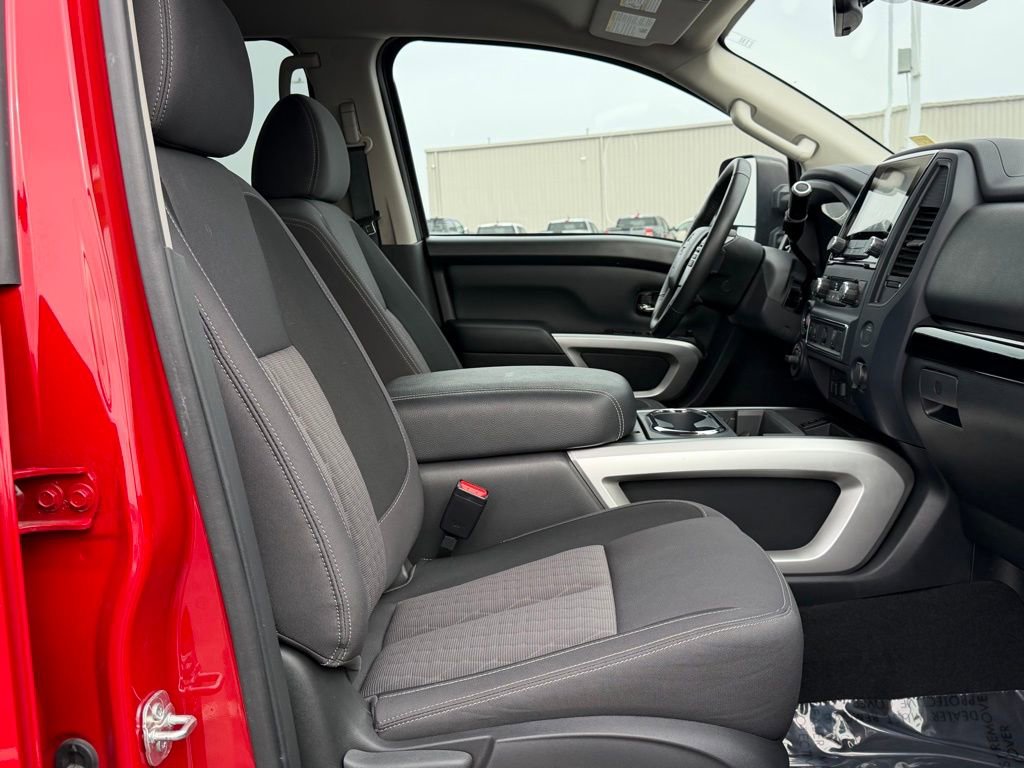 Used 2024 Nissan Titan SV w/ SV Convenience Package image 20