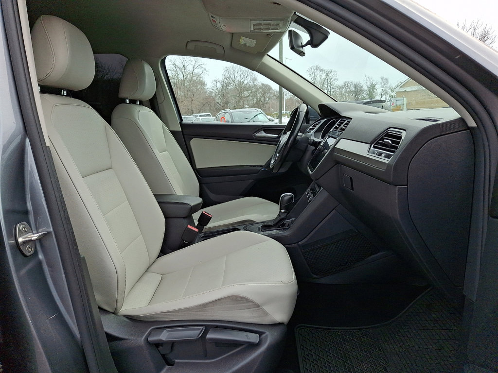 Used 2018 Volkswagen Tiguan SE w/ Front Fog Lights Package image 9