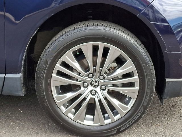 Used 2024 Toyota Venza XLE AWD/4WD image 8