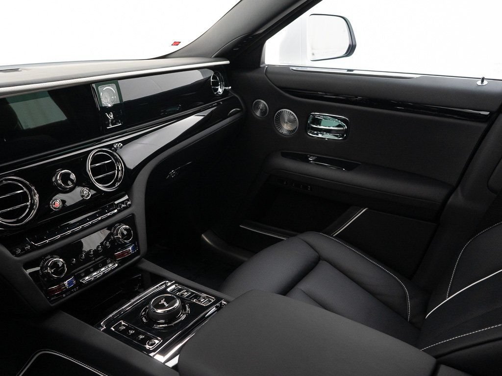 Used 2025 Rolls-Royce Ghost AWD/4WD image 34