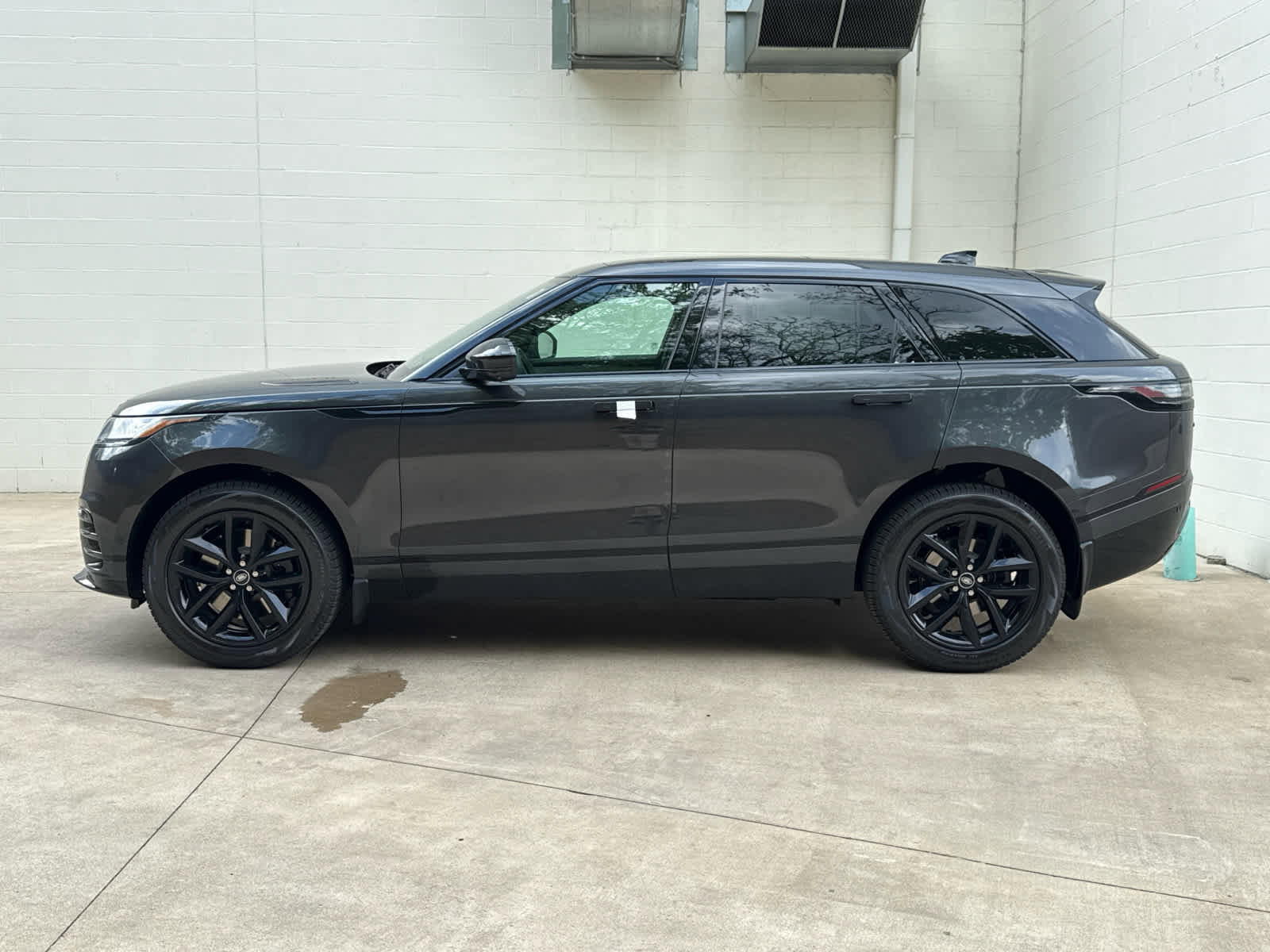 New 2026 Land Rover Range Rover Velar Dynamic SE image 5