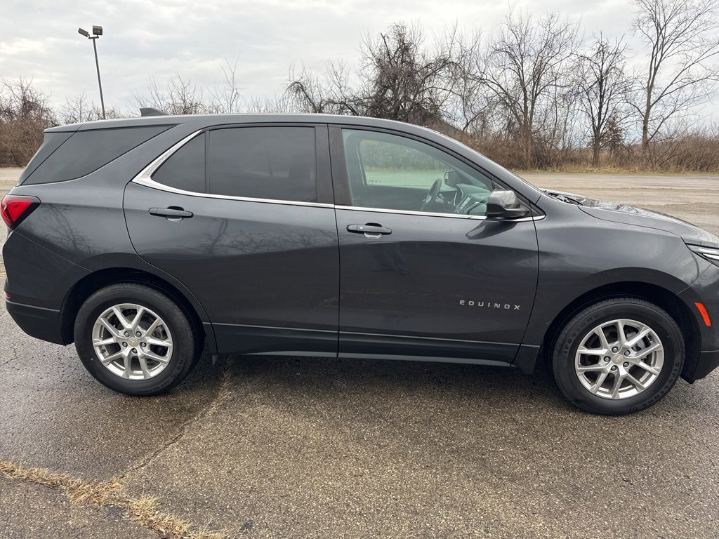 Used 2022 Chevrolet Equinox LT image 2