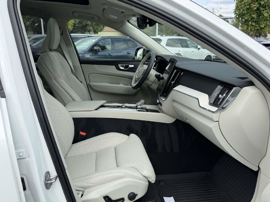 New 2026 Volvo XC60 B5 Ultra w/ Protection Package Premier AWD/4WD image 11