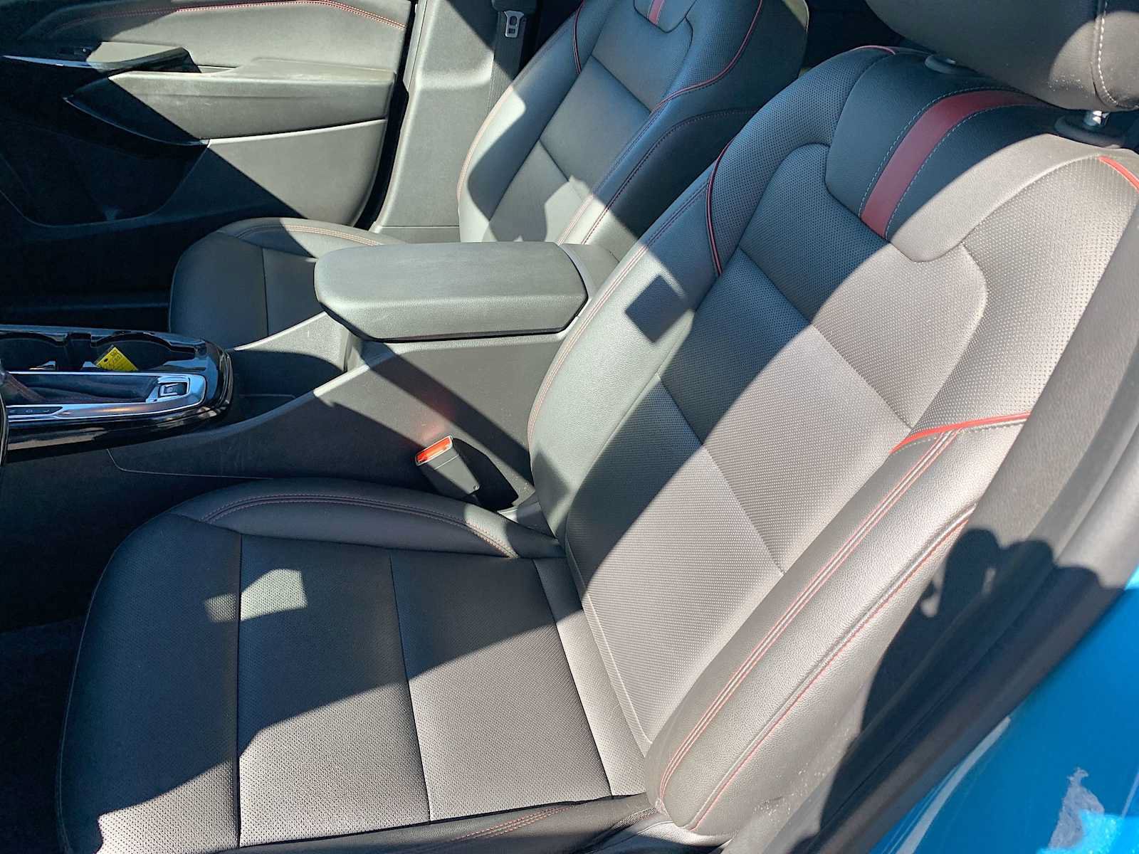 Used 2025 Chevrolet Trax RS w/ Sunroof Package FWD image 19
