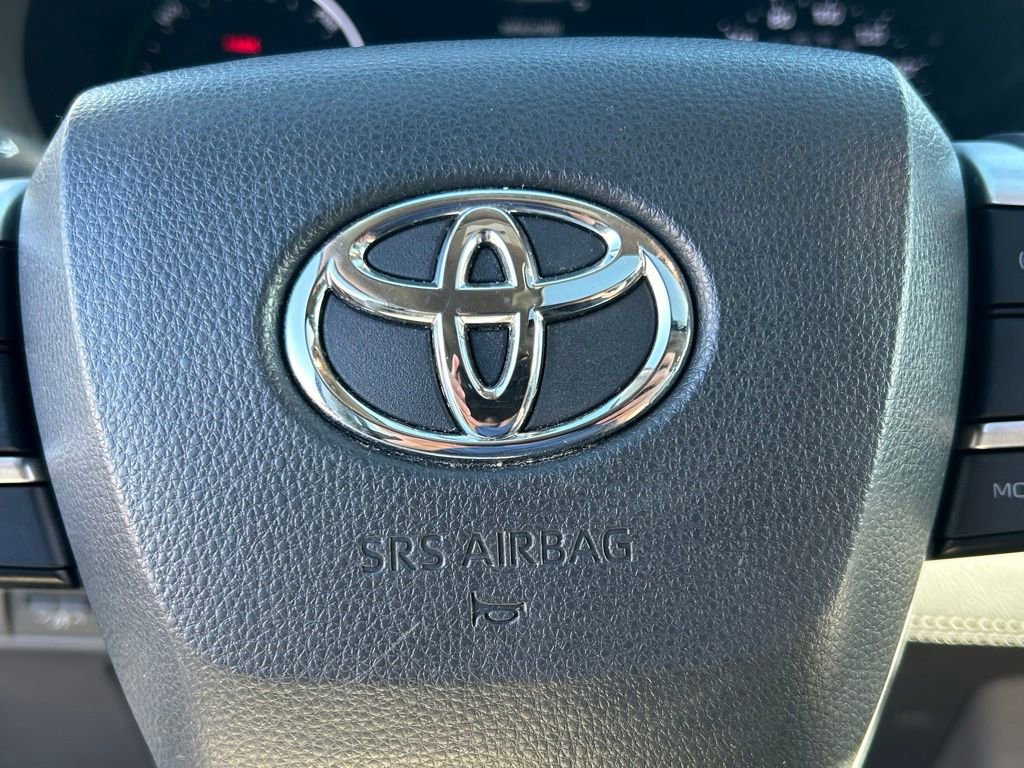 Used 2024 Toyota Sienna XLE image 24