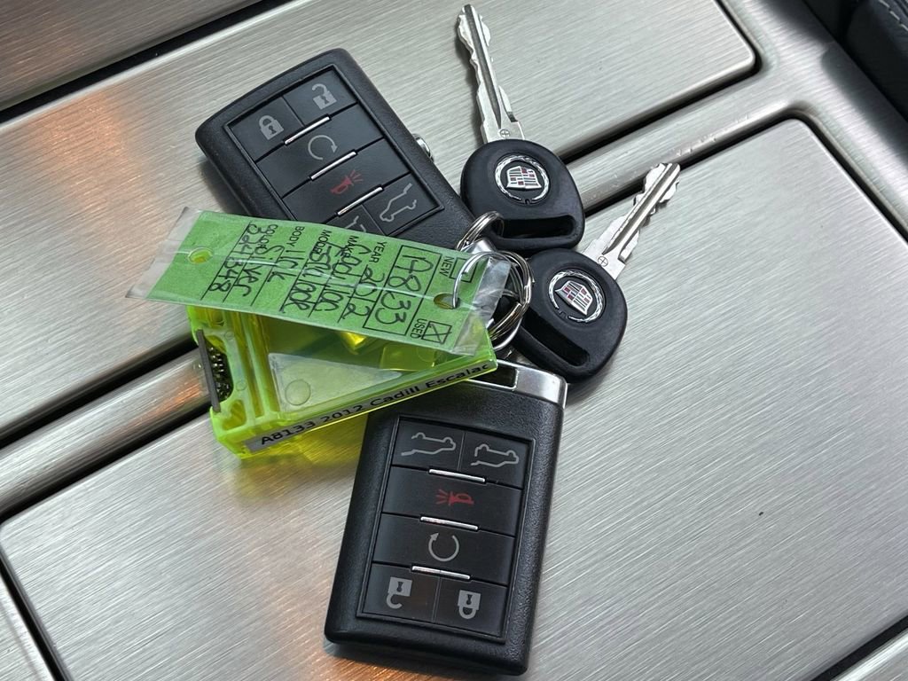 Used 2012 Cadillac Escalade ESV Platinum AWD/4WD image 32