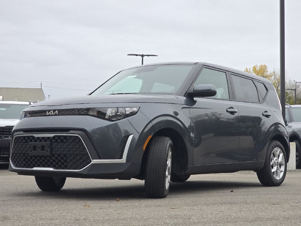 Used 2025 Kia Soul LX w/ LX Technology Package FWD image 10