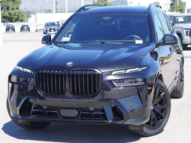 Used 2024 BMW X7 xDrive40i w/ M Sport Package image 3