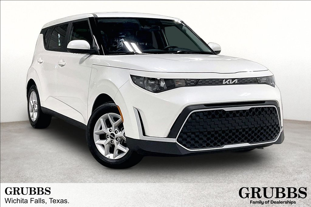 Used 2025 Kia Soul LX w/ LX Technology Package FWD image 1