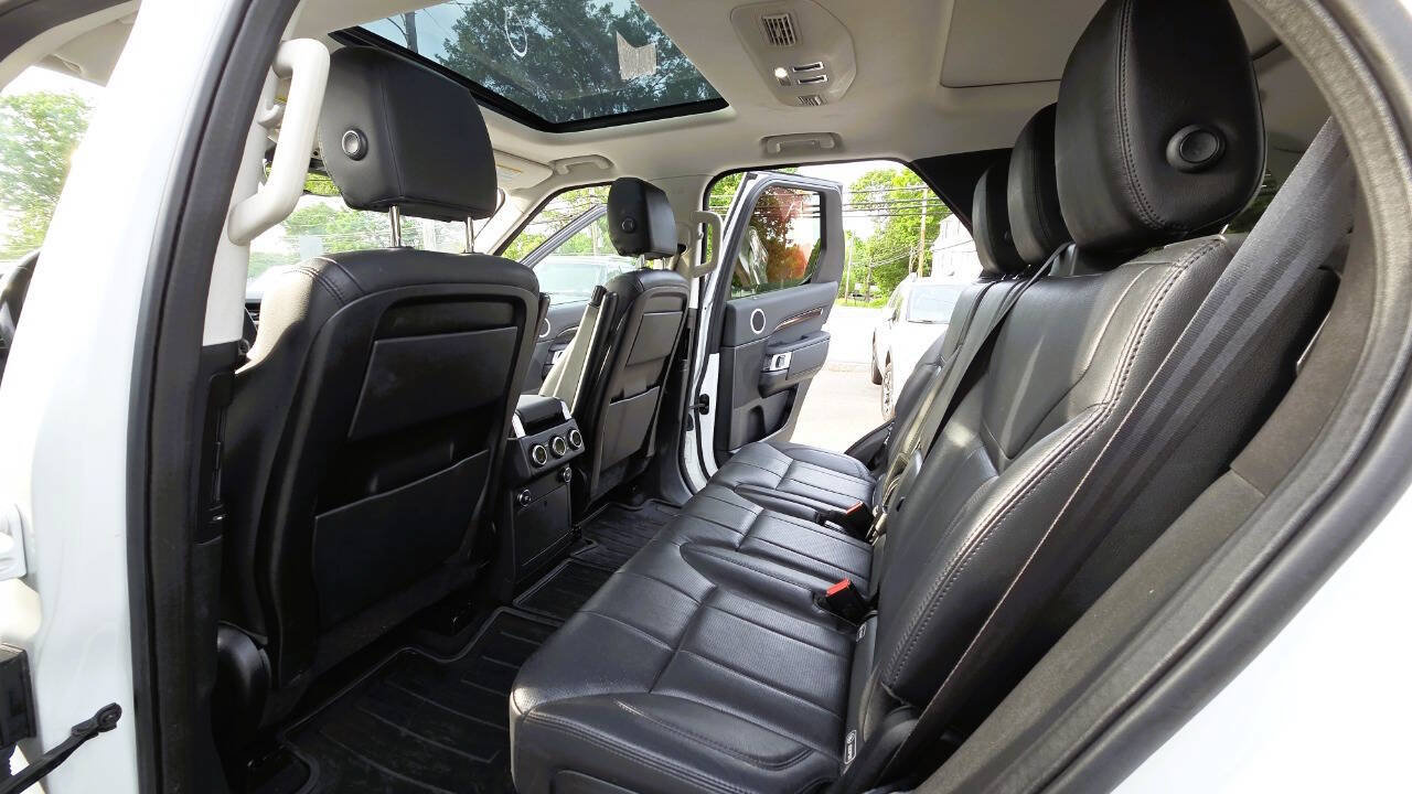 Used 2019 Land Rover Discovery SE AWD/4WD image 32