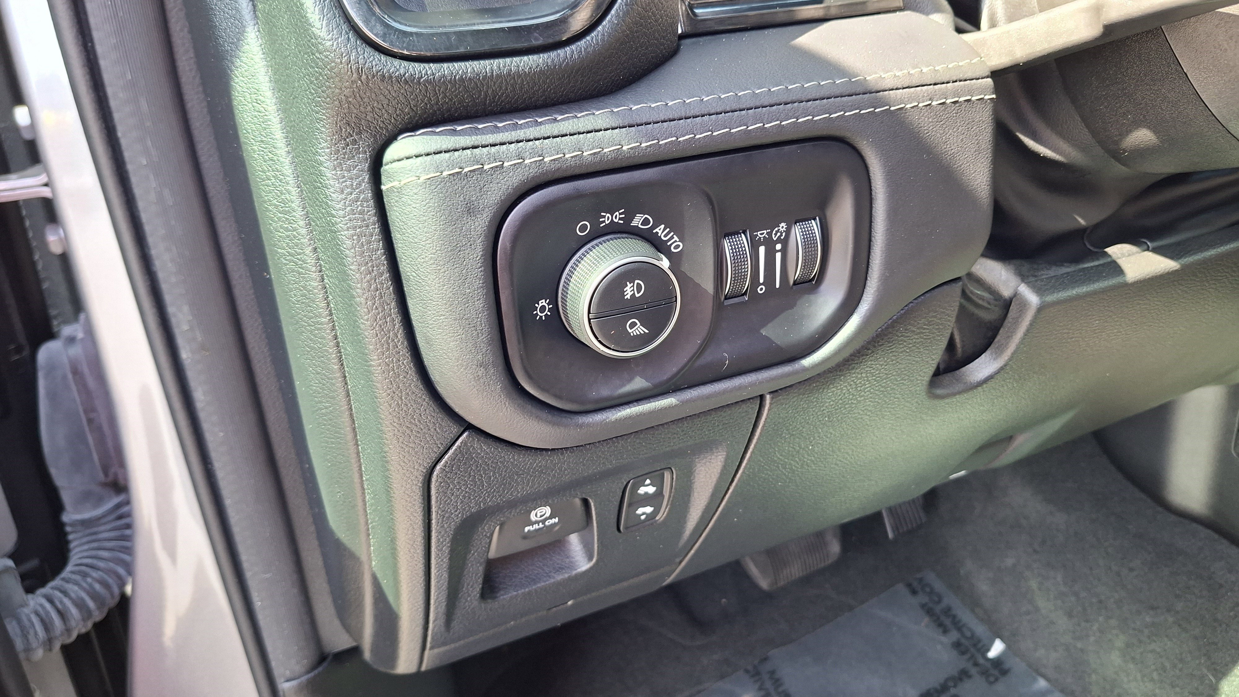 Used 2024 RAM 1500 Limited AWD/4WD image 10