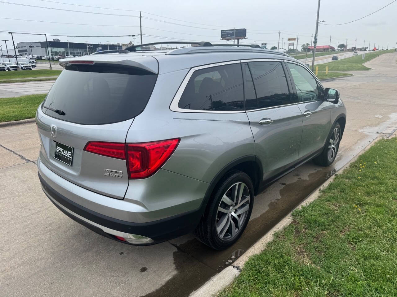 Used 2017 Honda Pilot Touring image 5