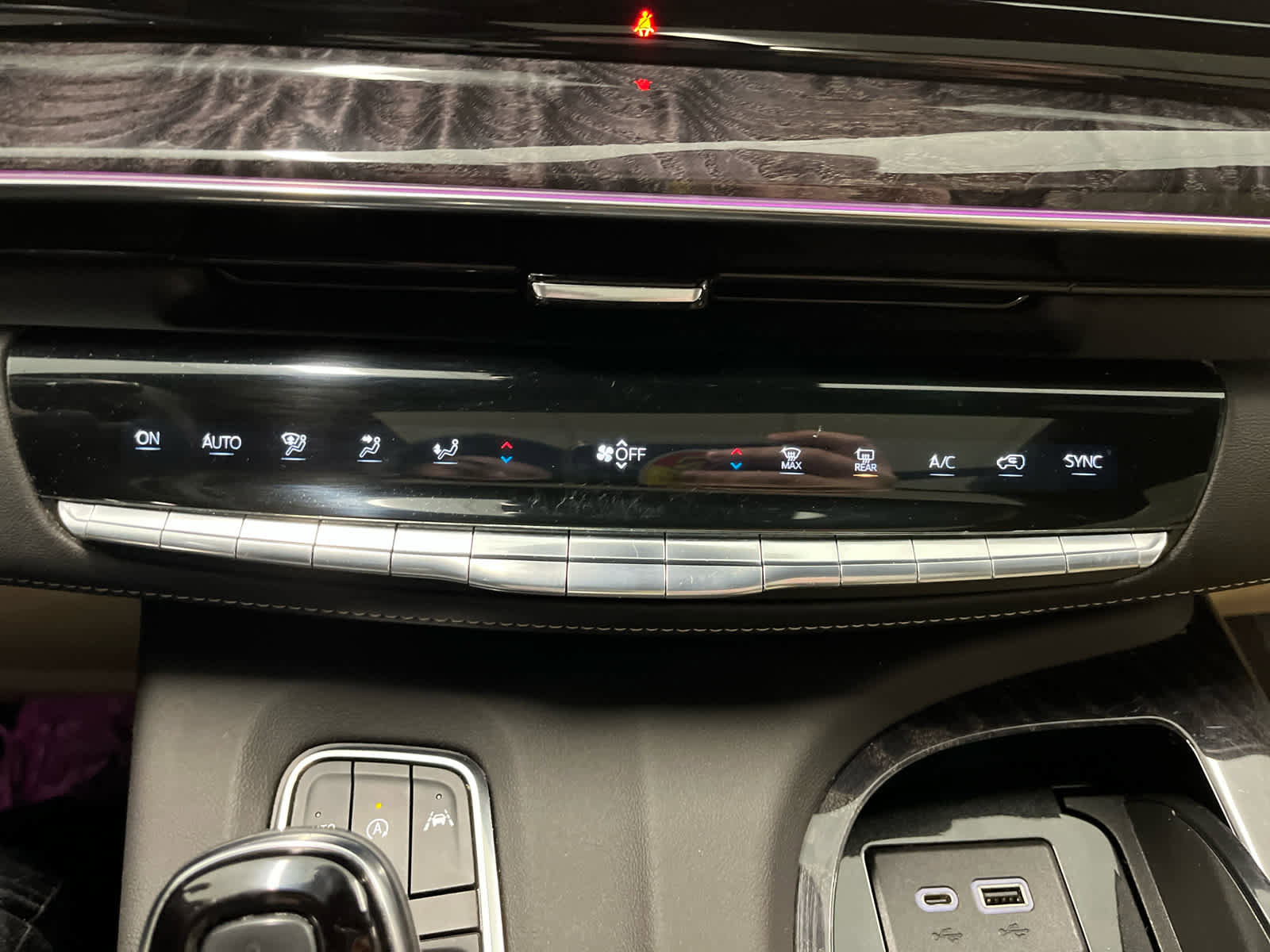 Used 2023 Cadillac Escalade Premium Luxury image 32