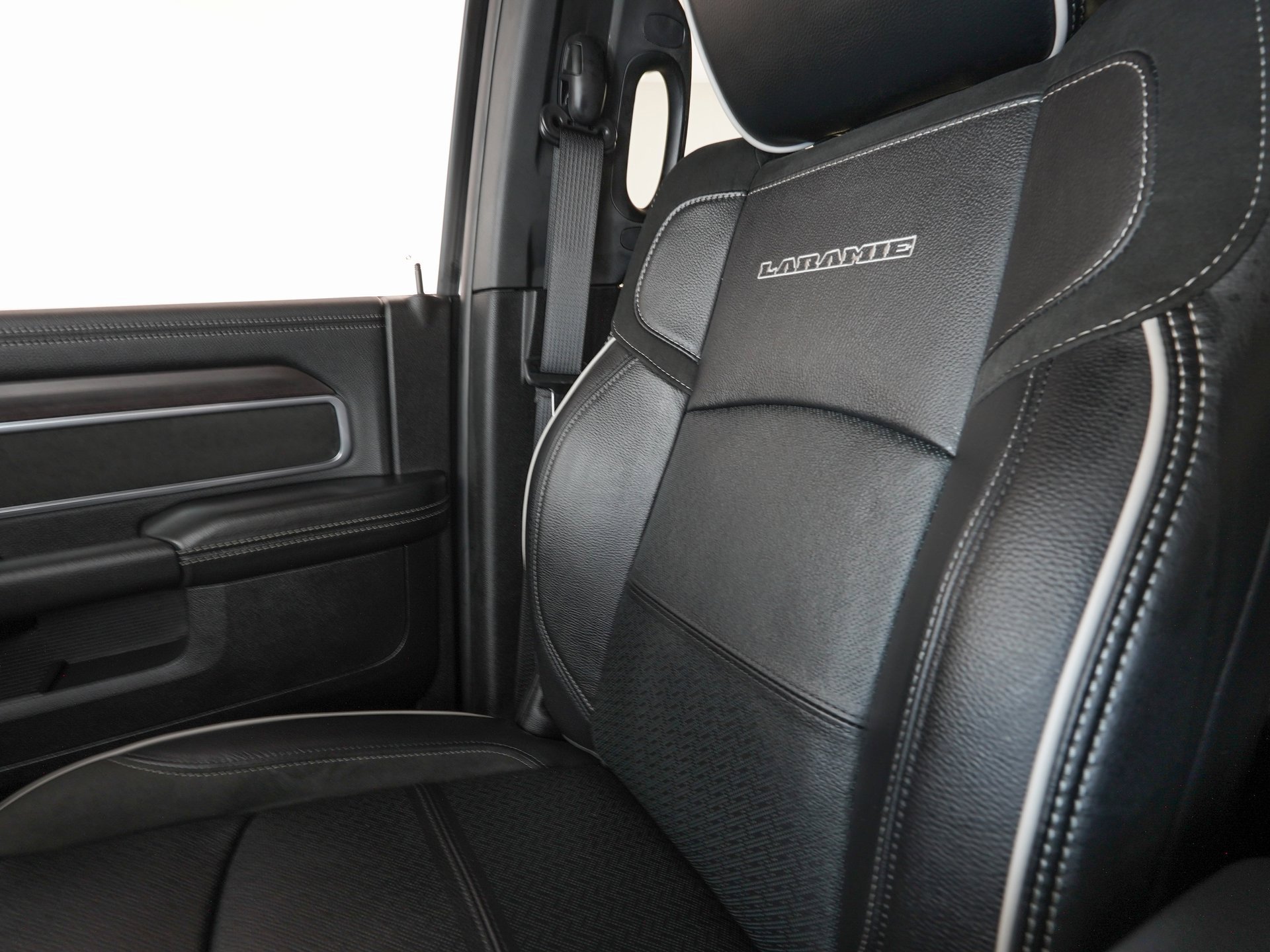 Used 2025 RAM 3500 Laramie w/ Max Tow Package image 25