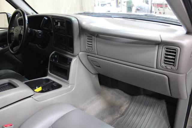 Used 2005 Chevrolet Silverado 2500 LT w/ Heavy-Duty Power Package AWD/4WD image 16