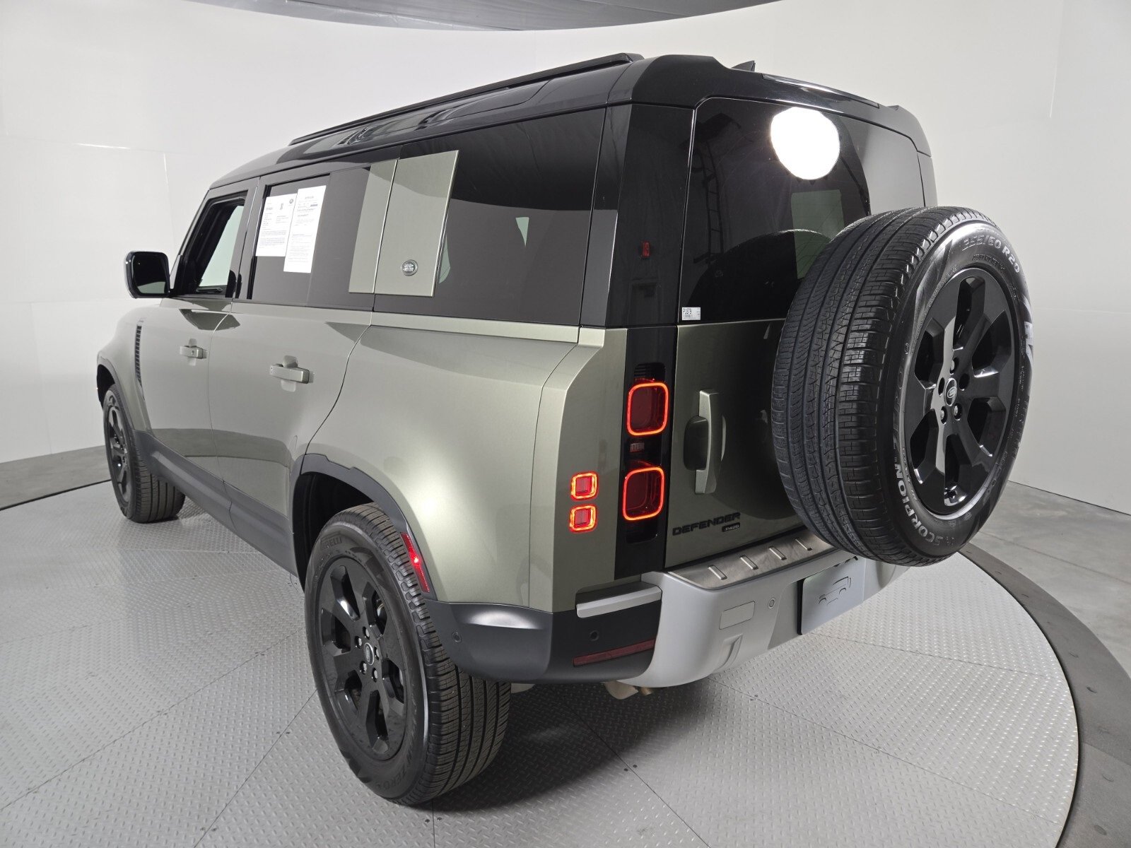 Used 2023 Land Rover Defender 110 SE image 16