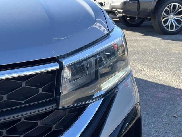 Used 2024 Volkswagen Taos S image 9