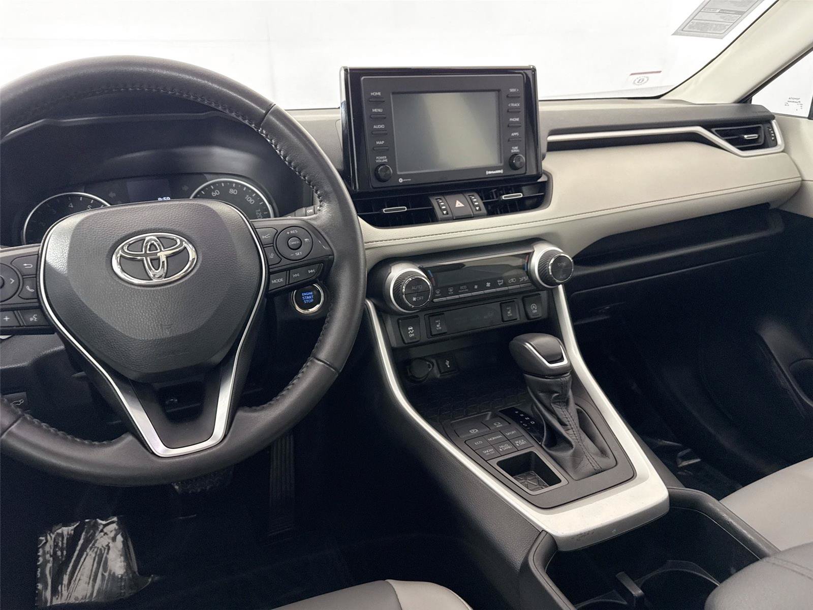 Certified 2022 Toyota RAV4 XLE Premium AWD/4WD image 31
