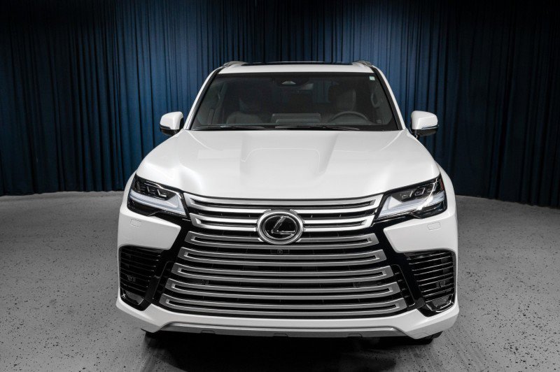 Used 2026 Lexus LX 600 4WD w/ Accessory Package (2T) image 2