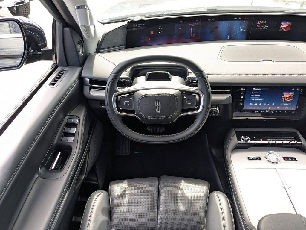 Used 2025 Lincoln Navigator Reserve AWD/4WD image 16