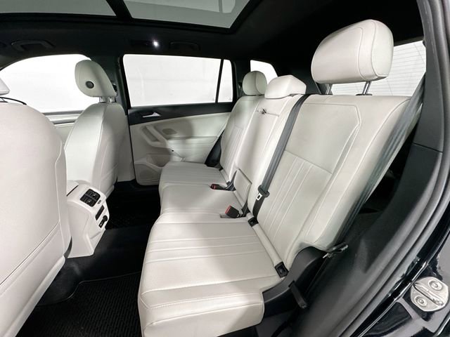 Used 2022 Volkswagen Tiguan SE R-Line image 23