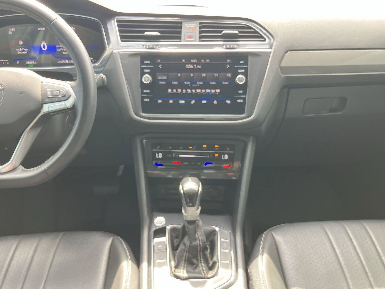 Used 2024 Volkswagen Tiguan SE FWD image 16