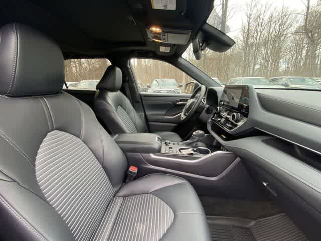 Used 2025 Toyota Highlander XSE AWD/4WD image 21