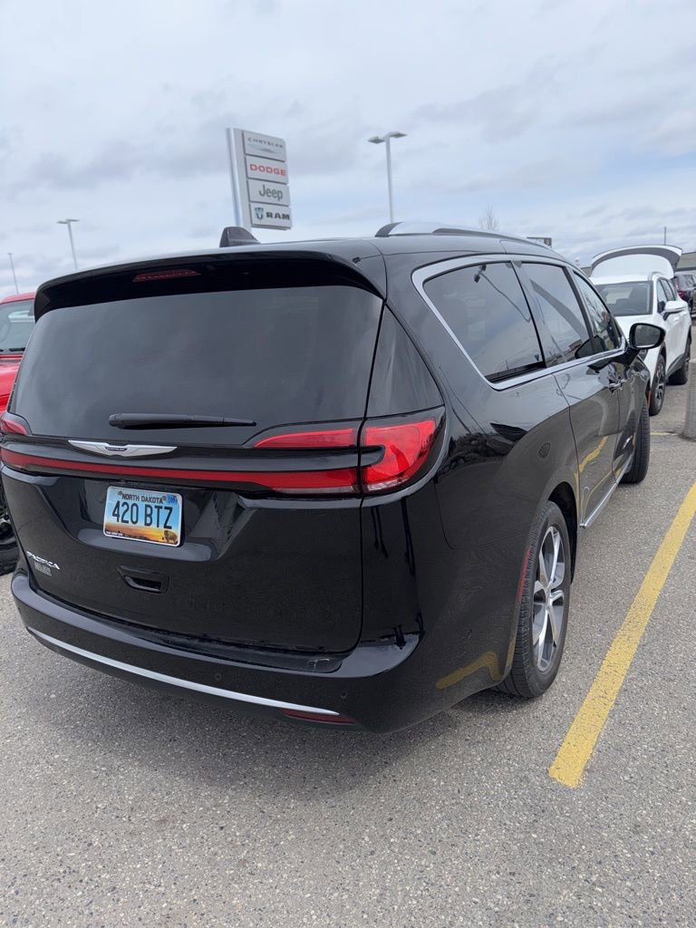 Used 2024 Chrysler Pacifica Pinnacle FWD video 2