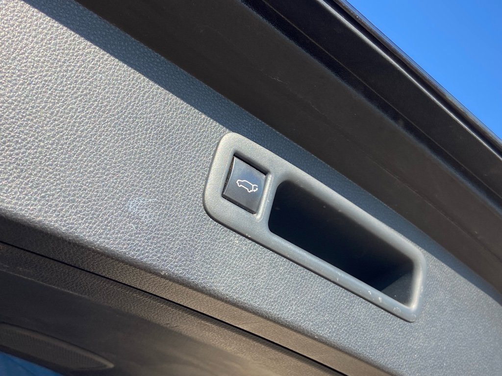 Used 2020 Toyota Highlander Limited image 17