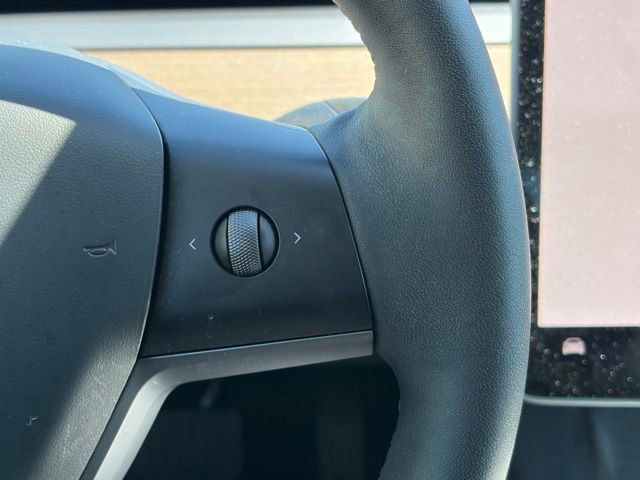 Used 2023 Tesla Model 3 Standard Range image 9