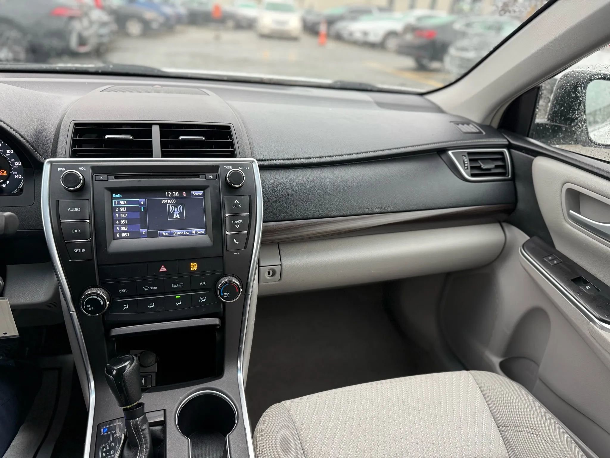 Used 2016 Toyota Camry LE FWD image 29