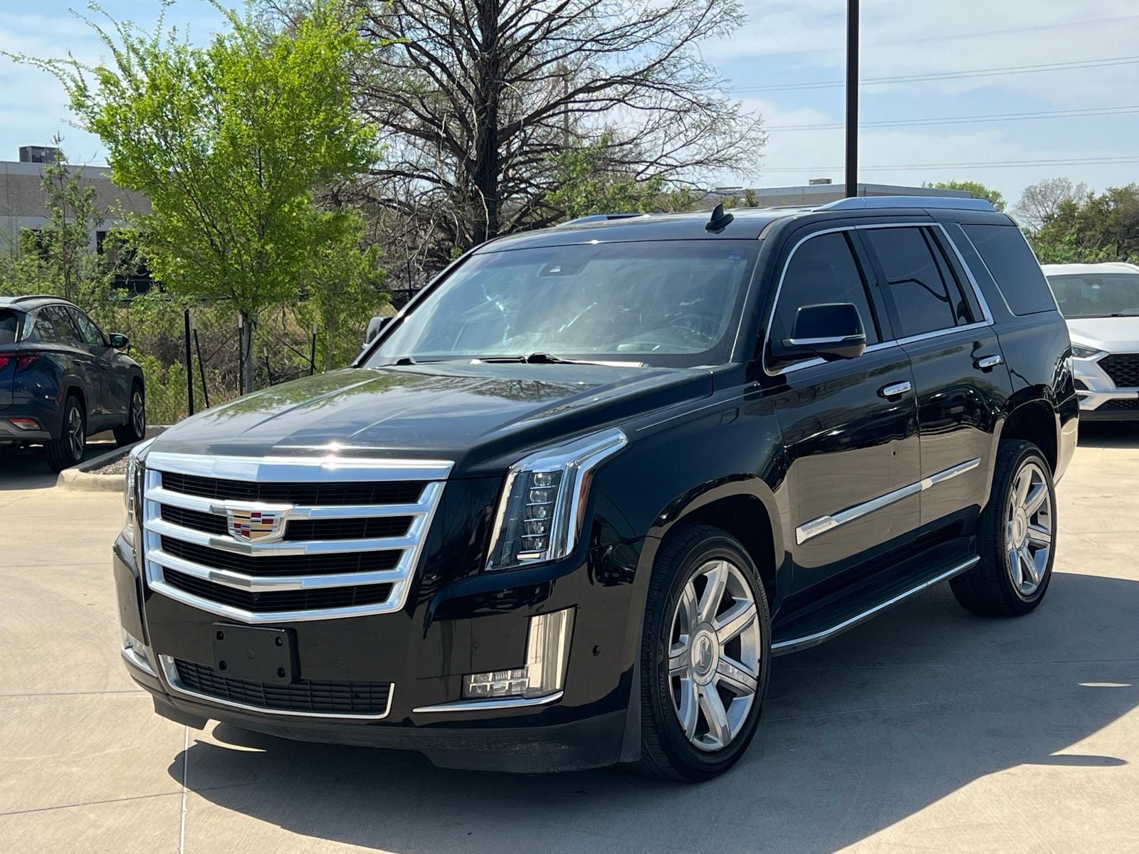 Used 2018 Cadillac Escalade Luxury RWD image 5