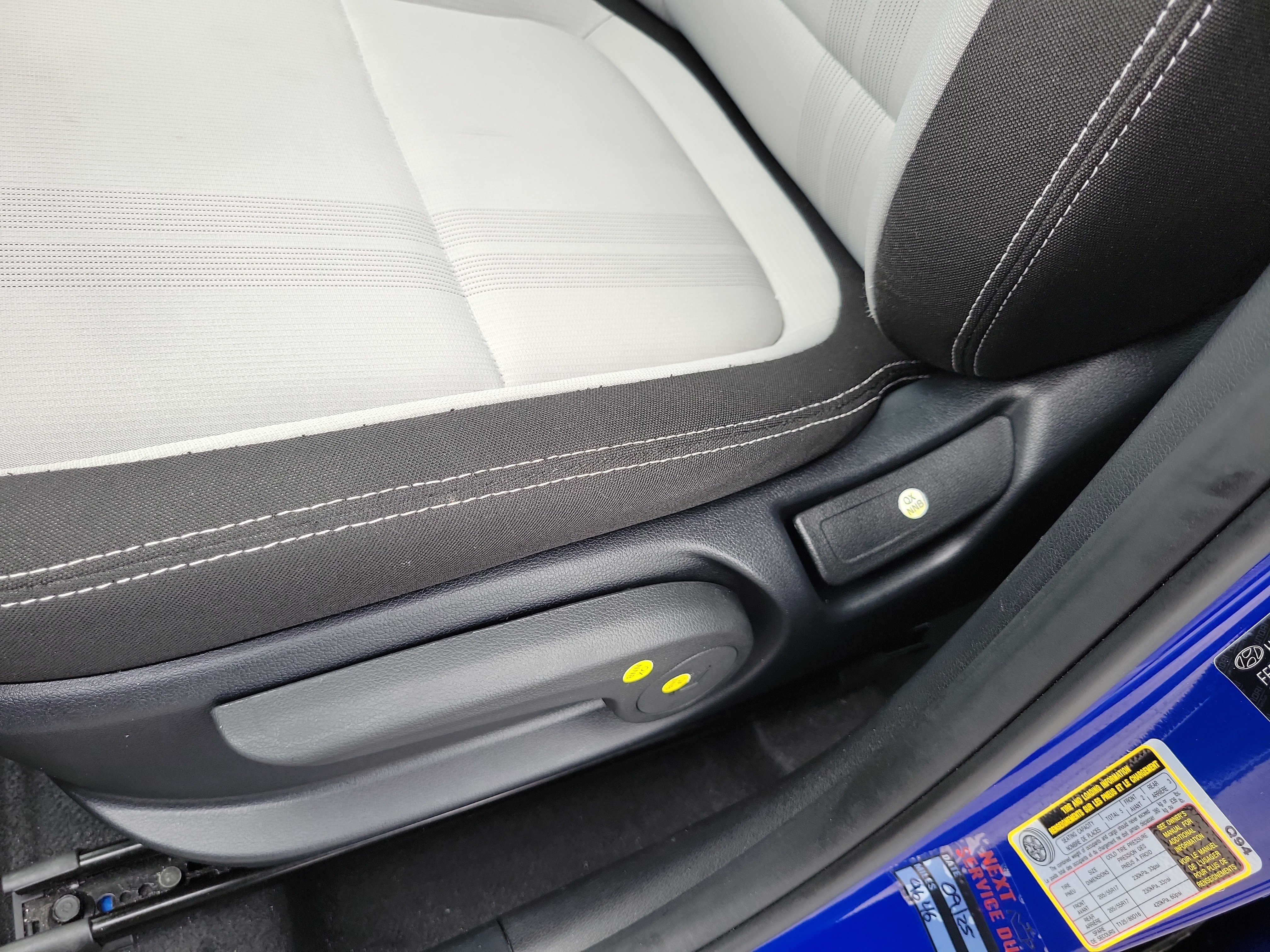 Used 2025 Hyundai Venue FWD image 12