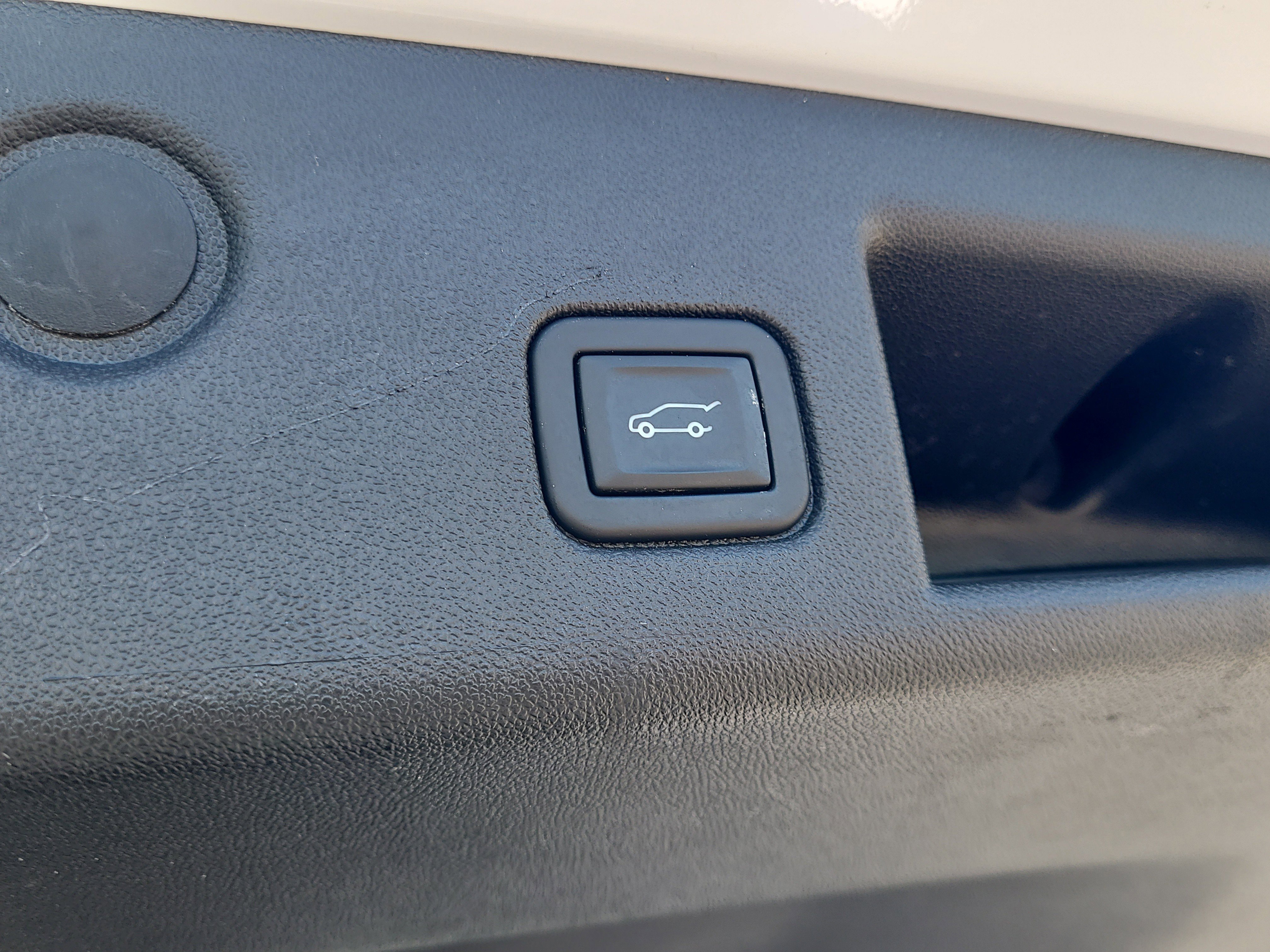 Used 2023 Chevrolet Equinox Premier FWD image 10