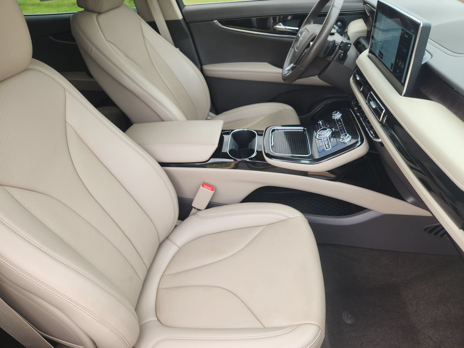 Used 2023 Lincoln Nautilus Reserve w/ Luxury Package AWD/4WD image 17