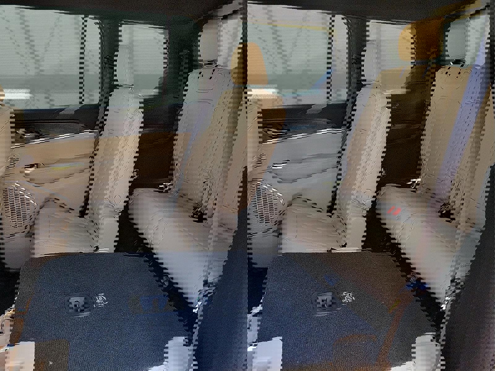 New 2025 Jeep Grand Cherokee L Limited w/ Trailer Tow Package AWD/4WD image 8