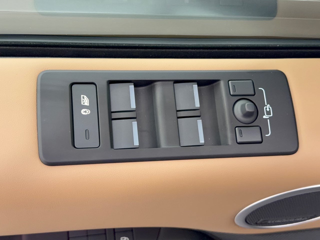 New 2026 Land Rover Discovery Limited Edition AWD/4WD image 14