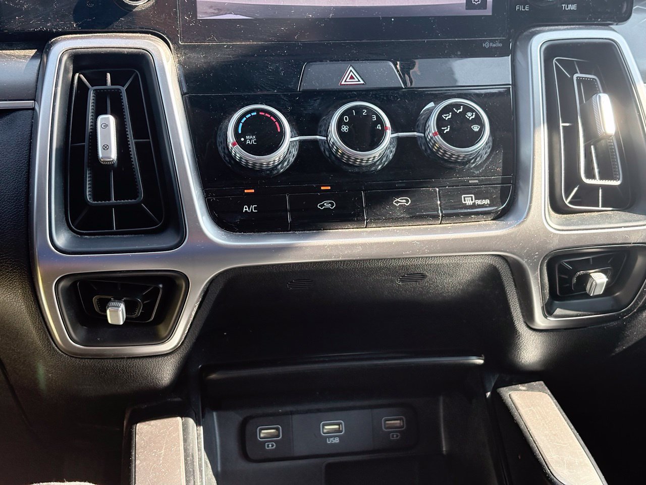 Used 2021 Kia Sorento LX FWD image 12