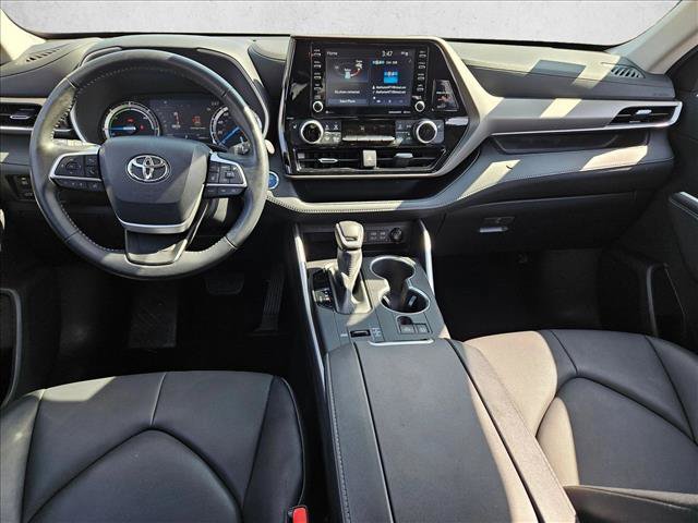 Used 2022 Toyota Highlander XLE FWD image 17