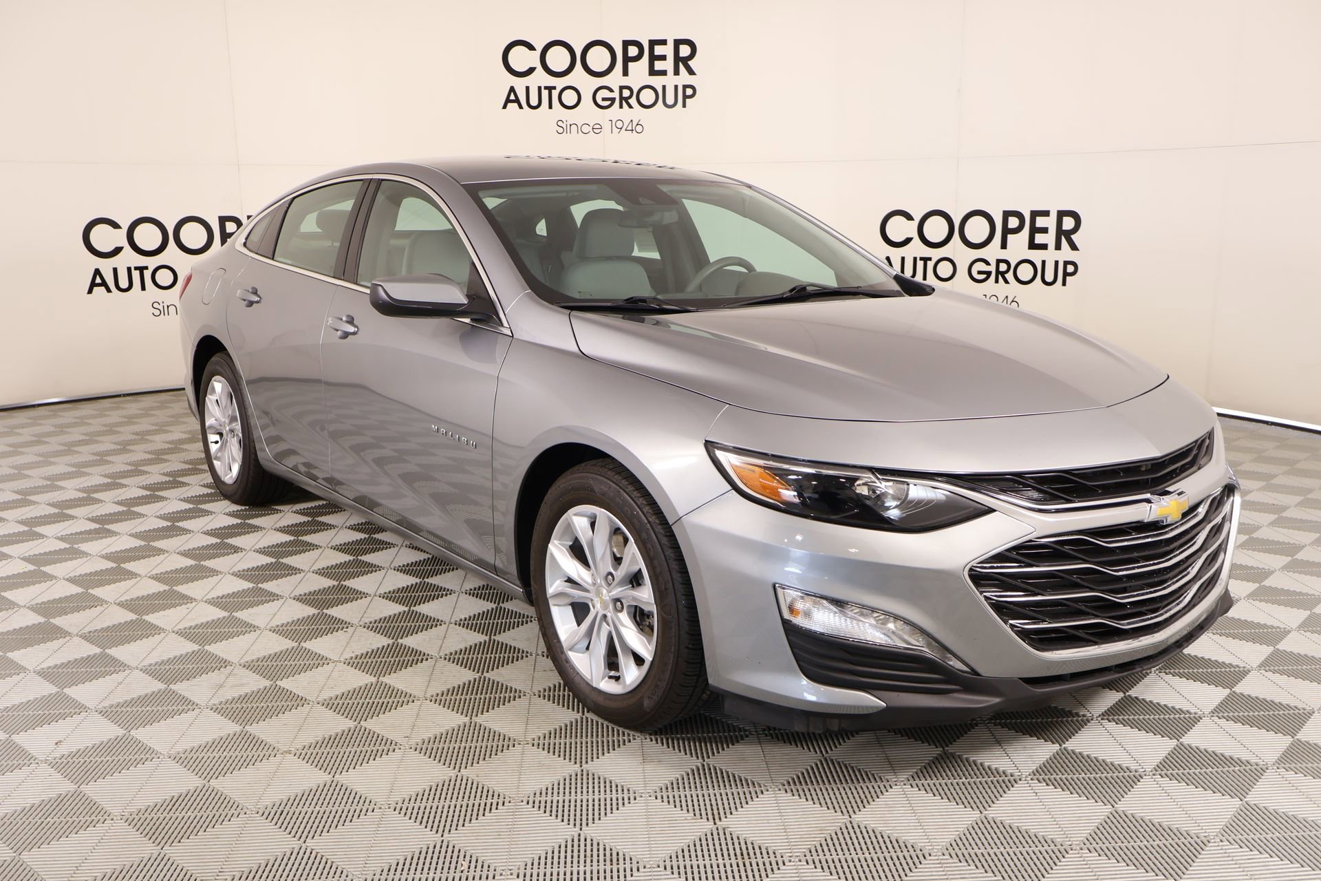 Used 2024 Chevrolet Malibu LT image 1