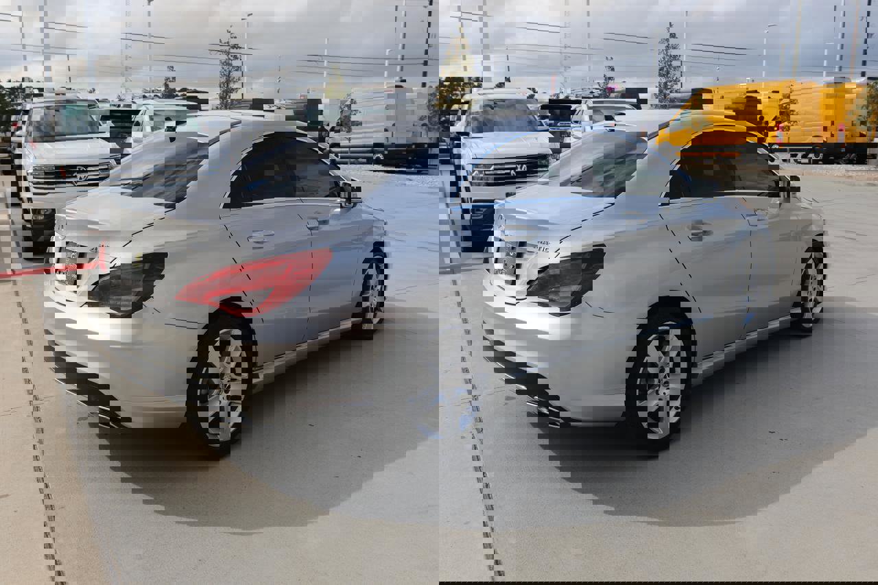 Used 2018 Mercedes-Benz CLA 250 4MATIC image 5