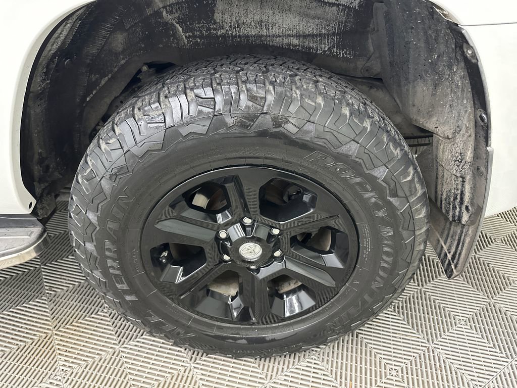 Used 2018 Toyota 4Runner SR5 AWD/4WD image 20