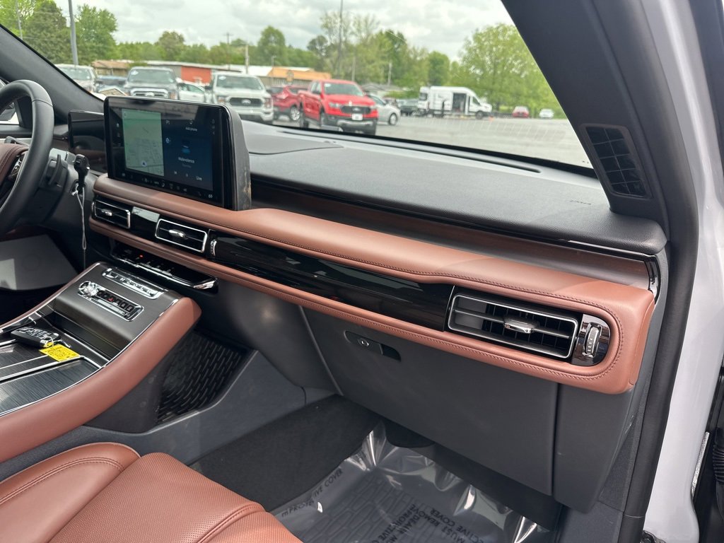 New 2025 Lincoln Aviator Reserve w/ Equipment Group 201A image 12