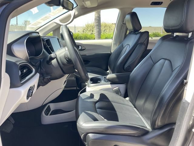 Used 2023 Chrysler Pacifica Touring-L FWD image 18