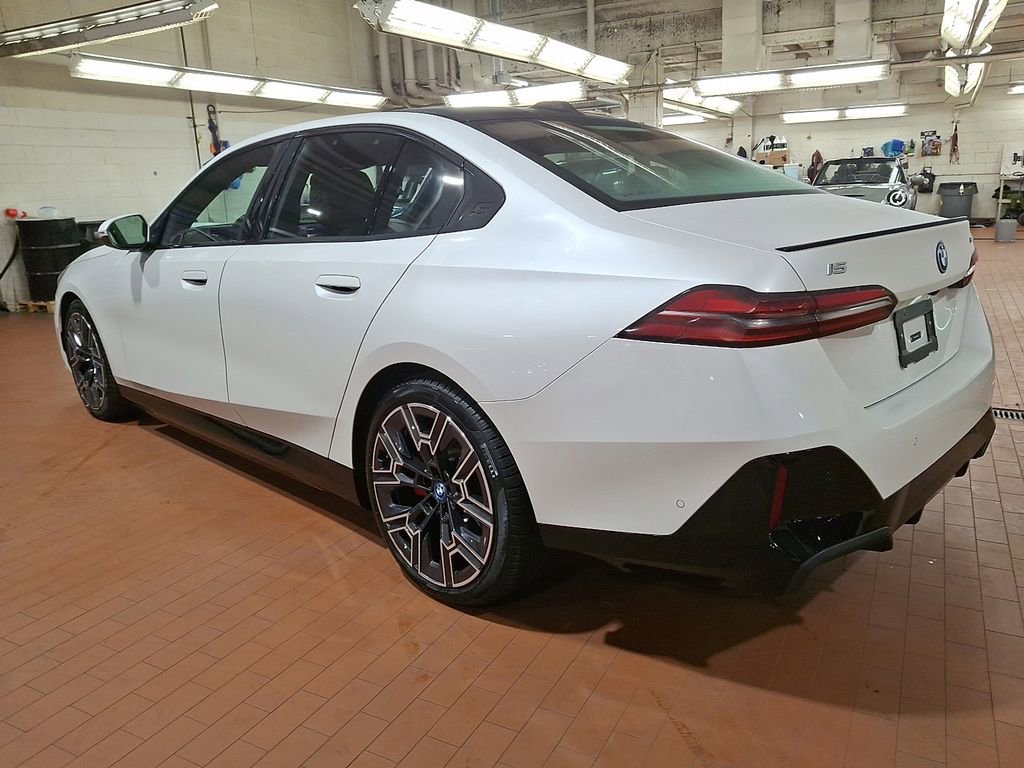 Used 2025 BMW i5 xDrive40 image 6