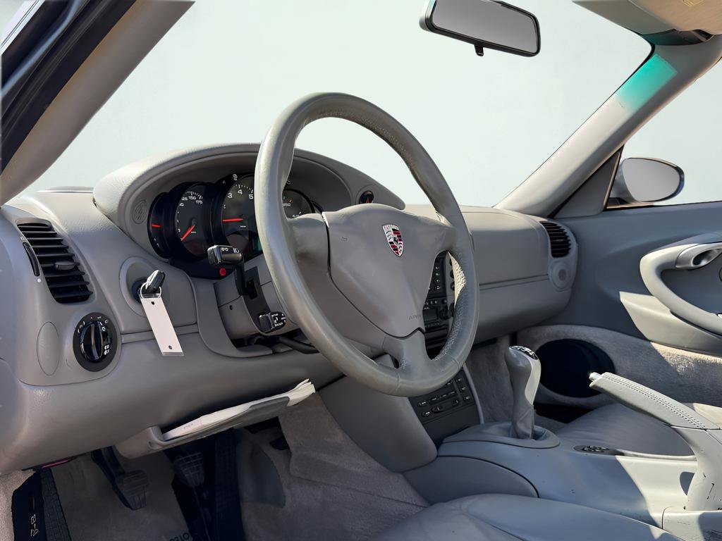 Used 2001 Porsche 911 Carrera RWD image 2