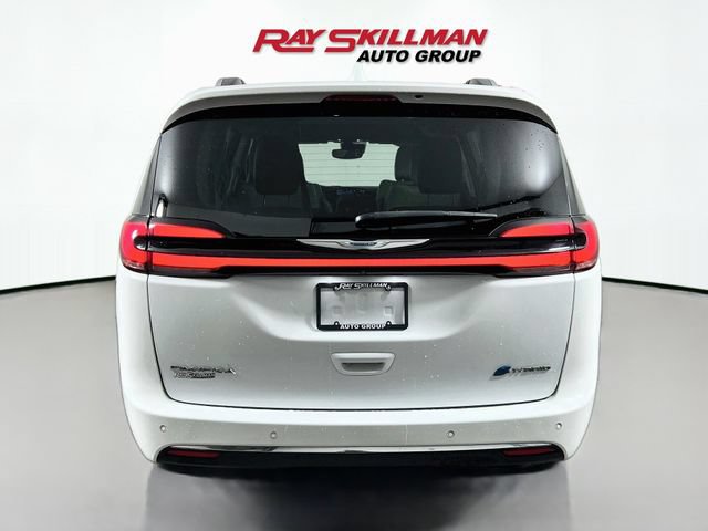 Used 2021 Chrysler Pacifica Touring-L FWD image 6