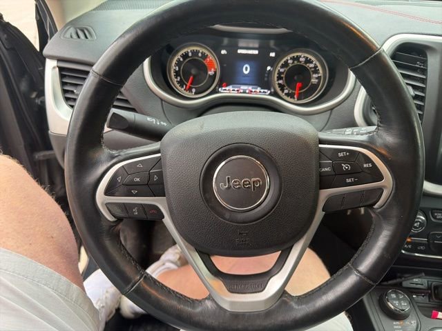 Used 2016 Jeep Cherokee Trailhawk w/ Cold Weather Group image 8