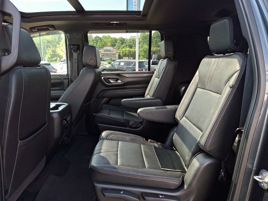 Used 2021 Chevrolet Suburban RST w/ Luxury Package AWD/4WD image 14